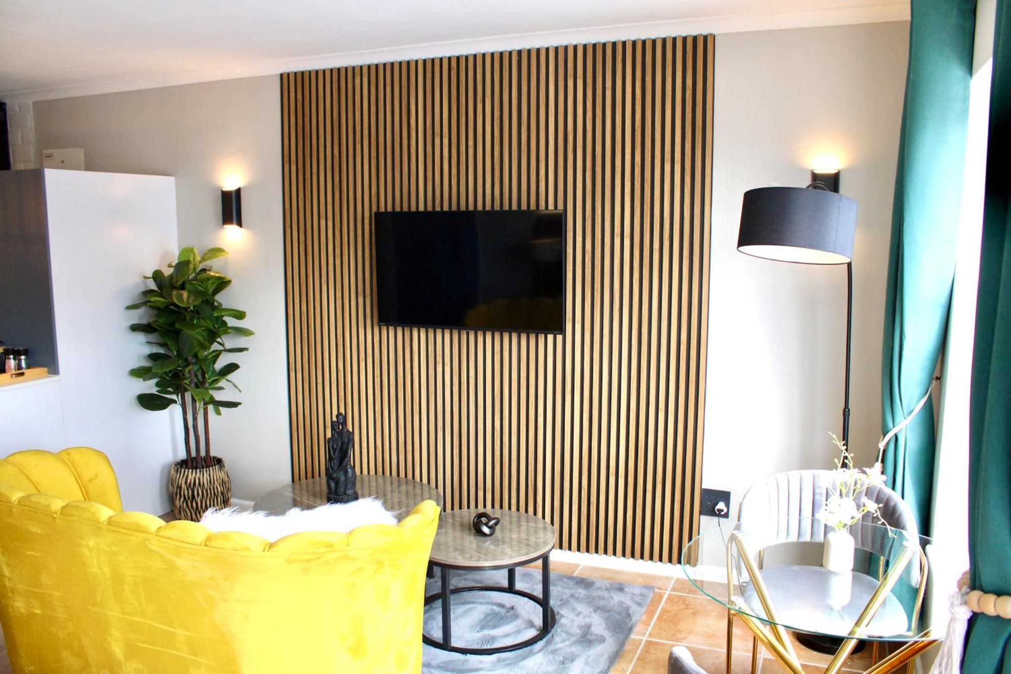 Yellow Couch 1 Kingbed Appartement